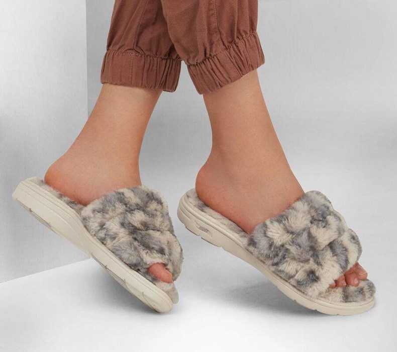 Dámské Pantofle Skechers GO Lounge: Arch Fit Lounge - Furrreal Bílé | GTHQKMD-30